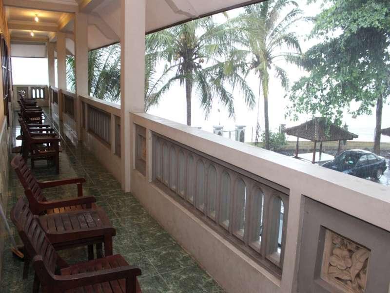 Baru Dua Beach Hotel Banyuwangi  Kültér fotó